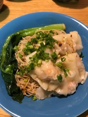 エビワンタンがプリプリの汁なし香港麺の写真