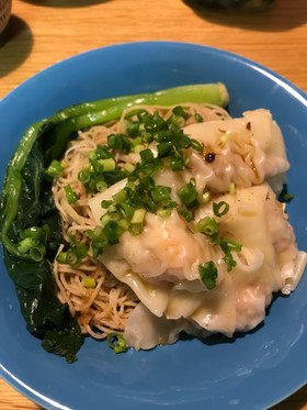 エビワンタンがプリプリの汁なし香港麺
