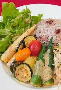 夏野菜とピリ辛ねぎ鶏のカラフルベジボウル