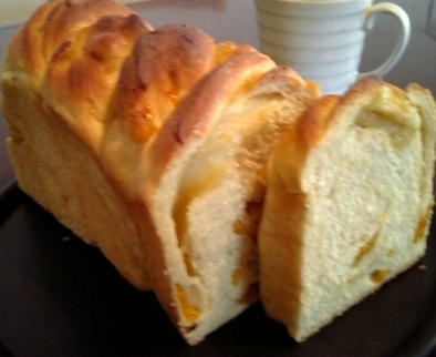 トリプルマンゴー食パンの写真