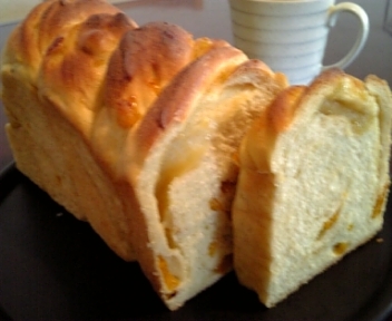 トリプルマンゴー食パンの画像