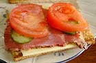 パストラミビーフのサンドイッチの画像