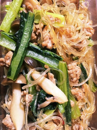 簡単☆小松菜と挽き肉の春雨炒めの写真
