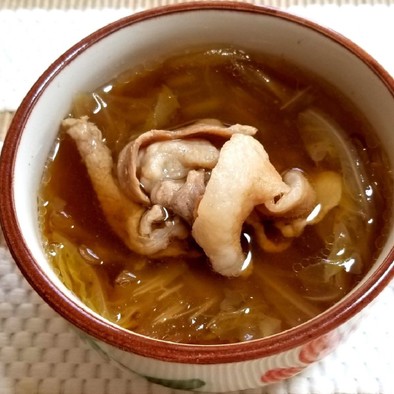 白菜と豚バラ肉のスープの写真