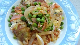 豆腐豚肉巻きとスナックエンドウ豆炒め