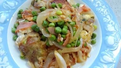 豆腐豚肉巻きとスナックエンドウ豆炒めの写真