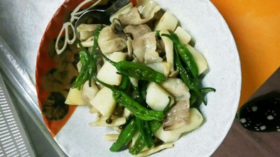 長芋と豚肉とししとうの炒め煮の写真