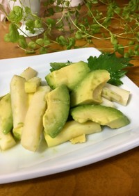 アボカド長芋ズッキーニの黄緑サラダ
