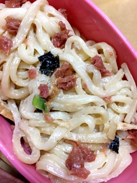 梅とマヨネーズで松茸風味のおうどん