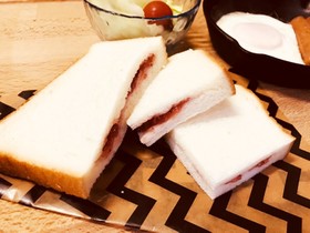 手を汚さずにジャムパンを食べさせたい!