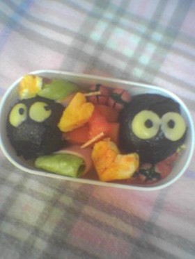 真っ黒黒すけキャラ弁当!