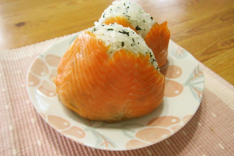 お弁当に スモークサーモン巻きおにぎり レシピ 作り方 By つっぴーママ クックパッド 簡単おいしいみんなのレシピが353万品