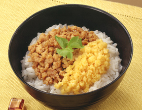 二色丼(そぼろ丼)