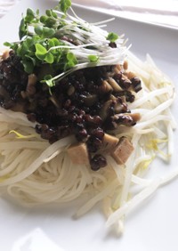タカキビと椎茸のジャージャー麺