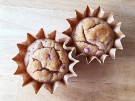 すももジャムを使った米粉のカップケーキ