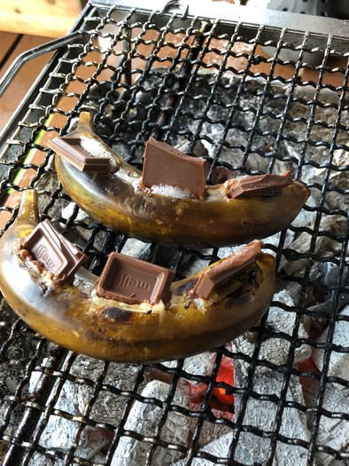 BBQ キャンプで 焼きチョコバナナの写真