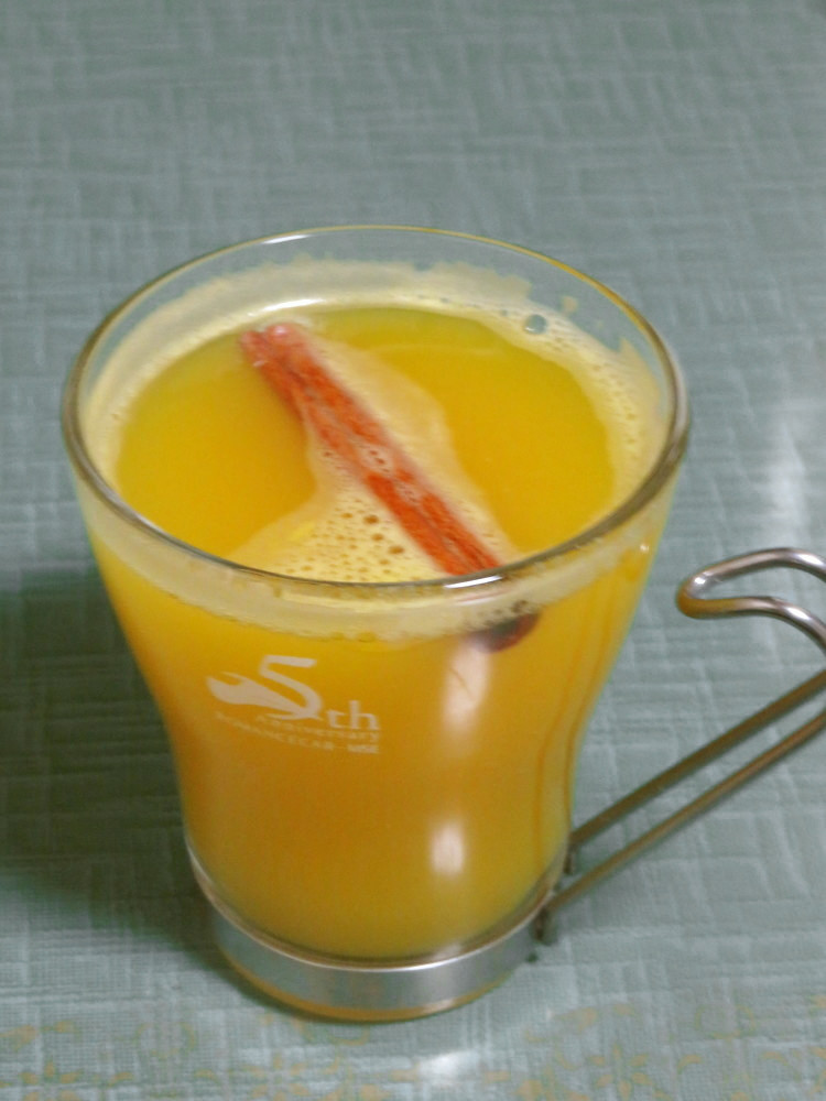 ハチミツシナモンのホットオレンジジュースの画像