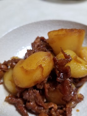 小さいじゃがいもと豚肉の甘辛いため
