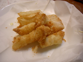 サクッ!ウマッ!餃子の皮で簡単チーズ揚げ