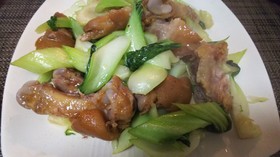 絶品・豚足の醤油漬けとチンゲン菜の炒め