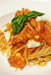 モッツァレラチーズとトマトのスパゲッティ
