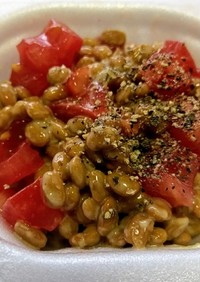 納豆トマト食べ方☝ごま油ブラックペッパー