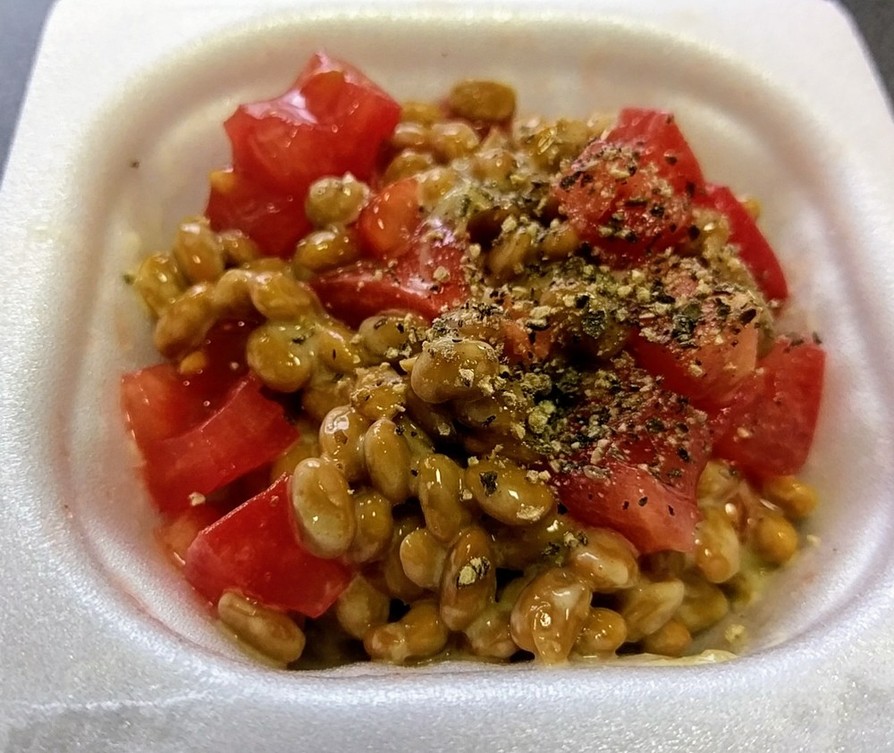 納豆トマト食べ方☝ごま油ブラックペッパーの画像