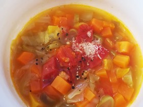 離乳食にも!親子で食べる万能野菜スープ♪