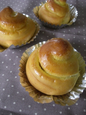 生地がカレー味☆のカレーマヨパン