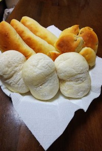 白パン、 くるみパン、クリームパン 