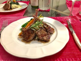 本場のラム肉のステーキ バルサミコソース