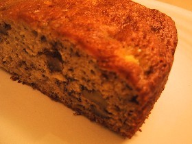 しっとりツヤツヤ☆くるみたっぷりバナナケーキ