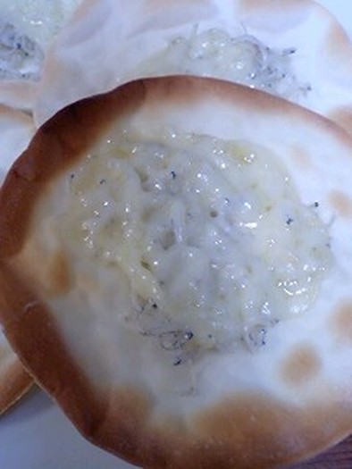 餃子の皮のチーズ焼きの写真