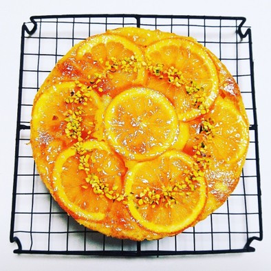 オレンジのアップサイドダウンケーキの写真