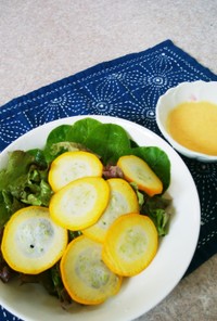 ズッキーニの生野菜サラダ