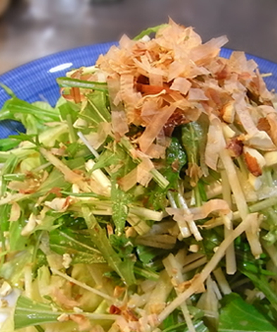 水菜と大根のナッツサラダの写真