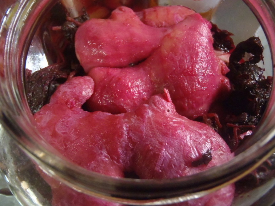 色あせた生姜の赤紫蘇梅酢漬けを再生する。の画像