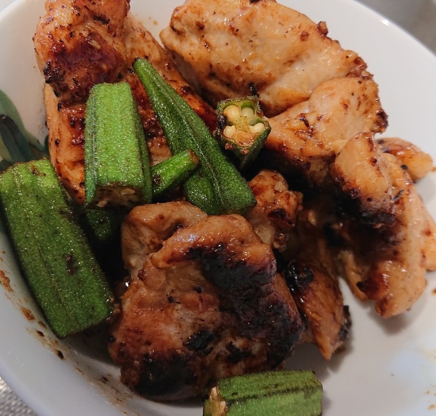 塩麹の鶏肉とオクラの炒め物 味噌風味の画像