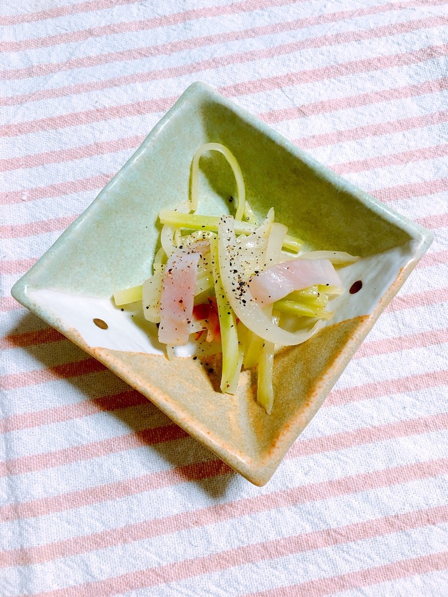 ブロッコリーの茎と玉ねぎのバター炒めの画像