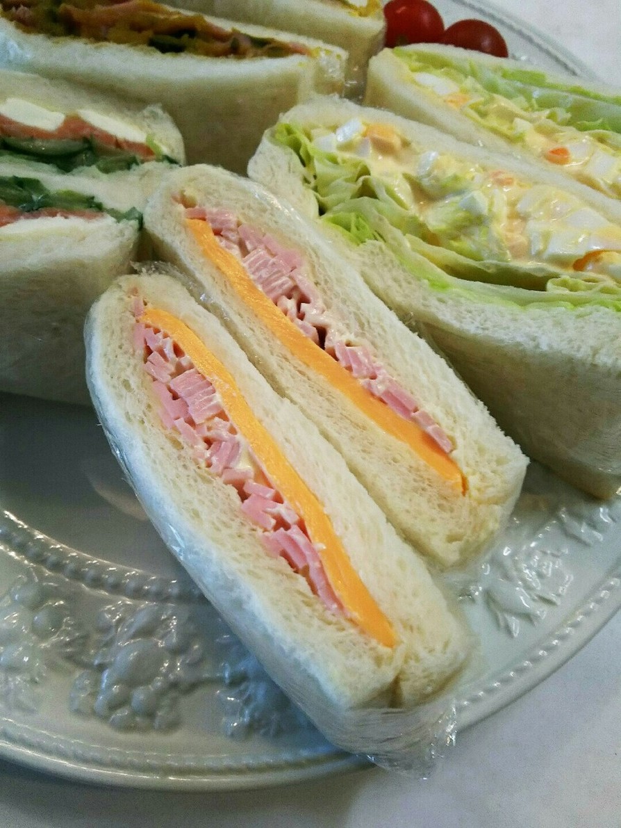 お弁当 ハムとチーズのサンドイッチの画像