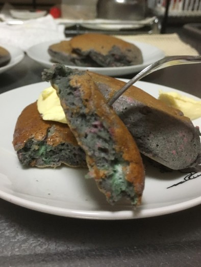 紫芋のスフレパンケーキの写真