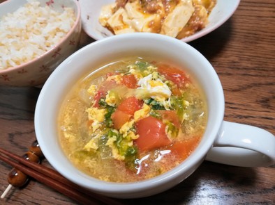 トマトとレタスのサッパリ！ピリ辛スープの写真