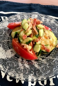 ズッキーニとトマトキュウリの夏野菜サラダ