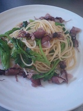 ほたるいかと菜の花のにんにくパスタ