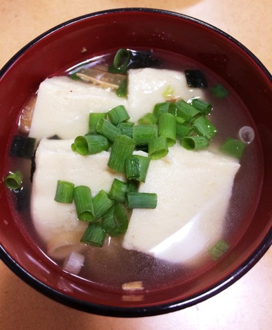 ふわふわ高野豆腐で食べるお吸い物の写真