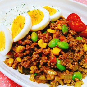 簡単♪コーンと枝豆のドライカレー