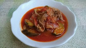 牛薄切り肉と夏野菜のトマト煮
