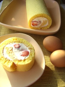 いちごのふわふわロールケーキ