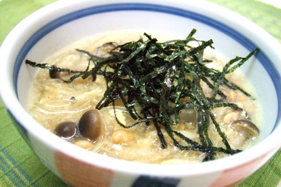胡麻風味で！納豆と具沢山の春雨スープの写真