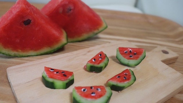 お弁当にきゅうりとカニカマでミニスイカ レシピ 作り方 By Miichan411 クックパッド